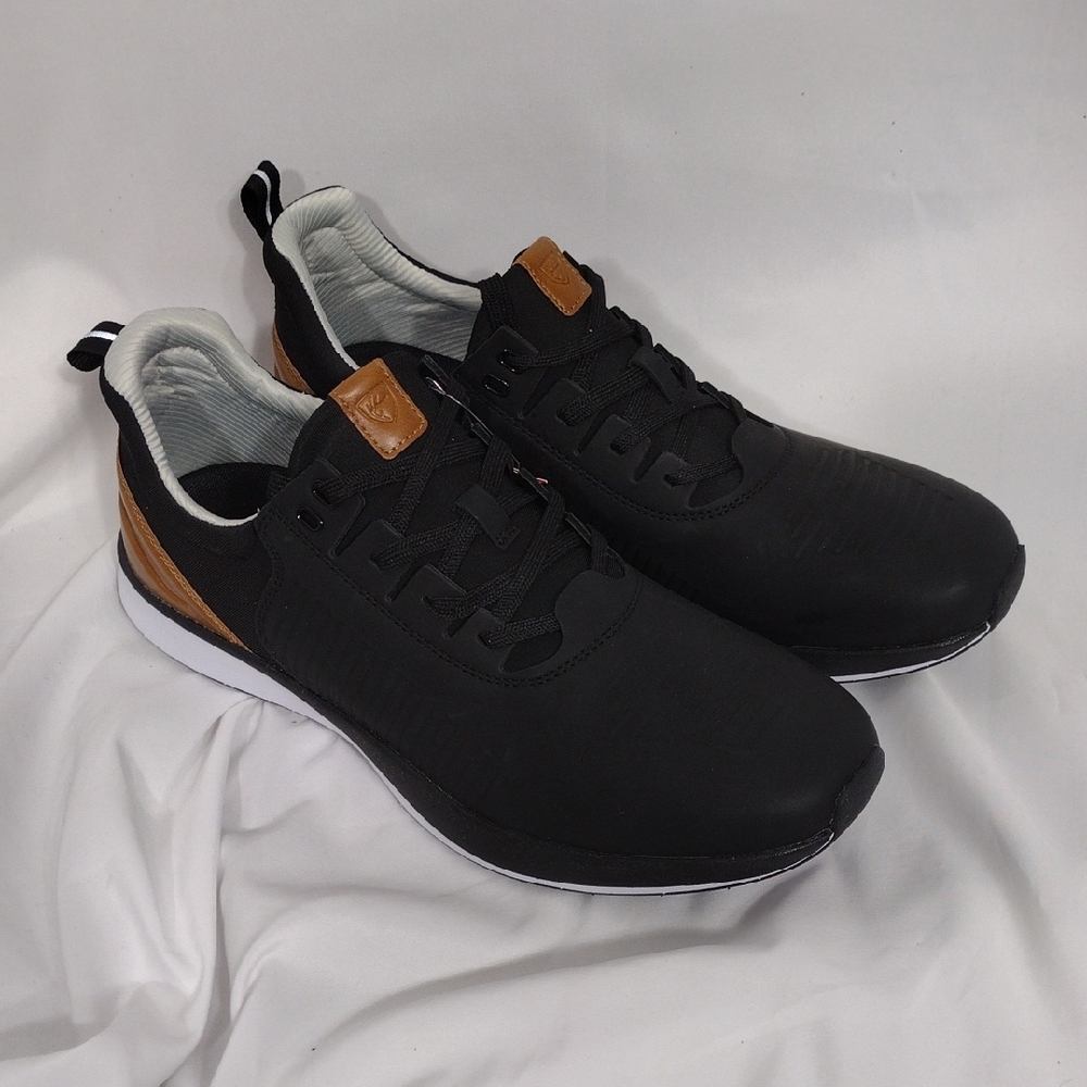 NWOB Deer Stags Cranston Black Brown Water Repellent Sneakers Mens Size 11.5